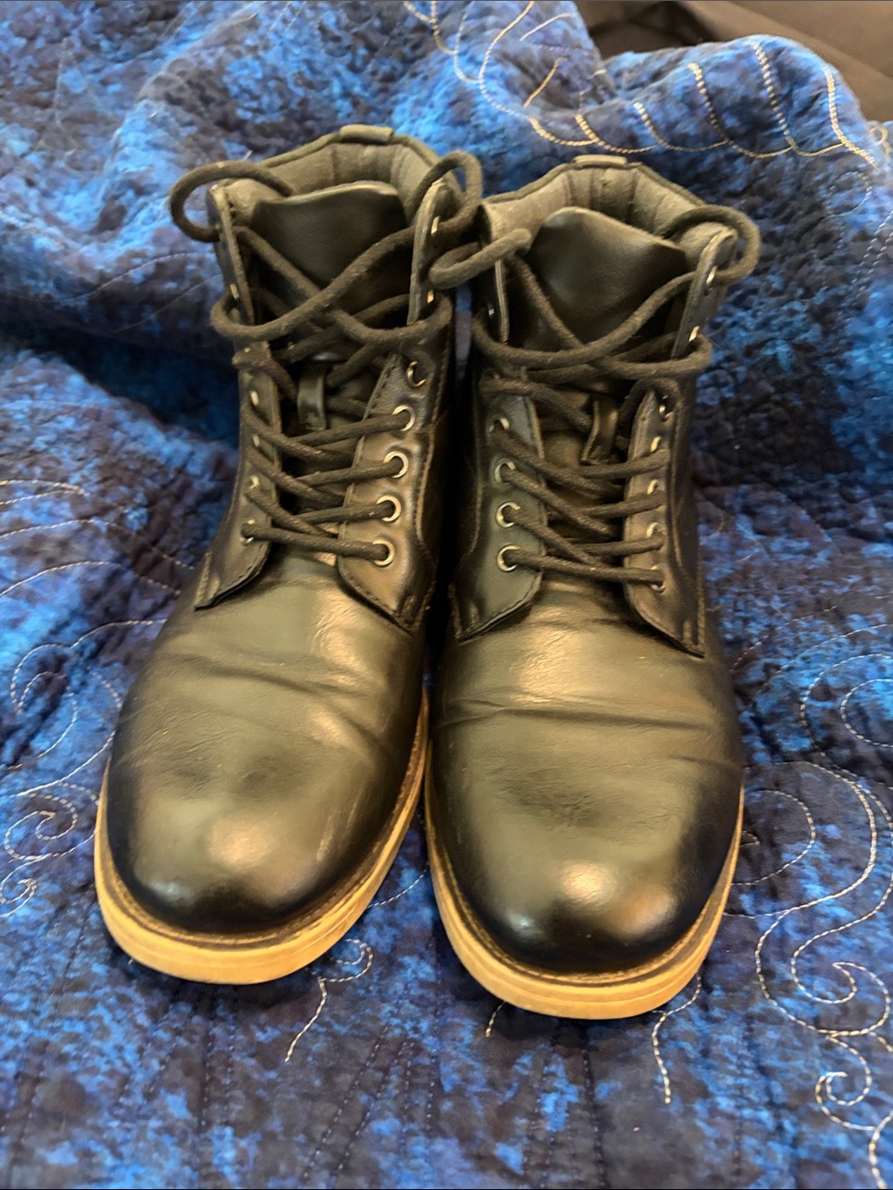 Unisex Mens 7 or Women’s 8.5 Black Leather Lace-Up Boots with Contrasting Tan